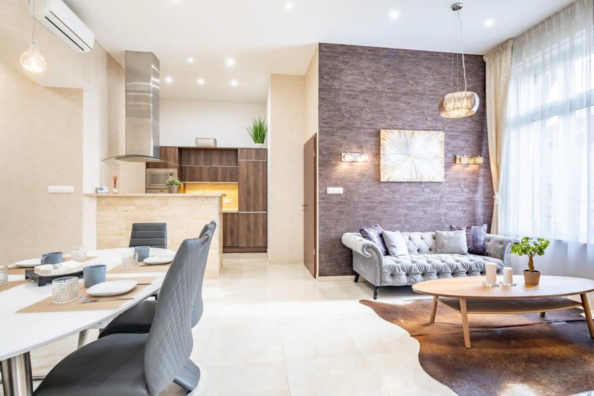 Splendid Perfectly Located Flat With Sauna Apartman Budapest Kültér fotó